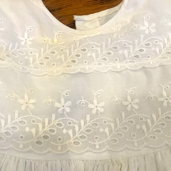 Christening/Baptism lace lined gown with matching bonnet and shoes - Picture 4 of 9